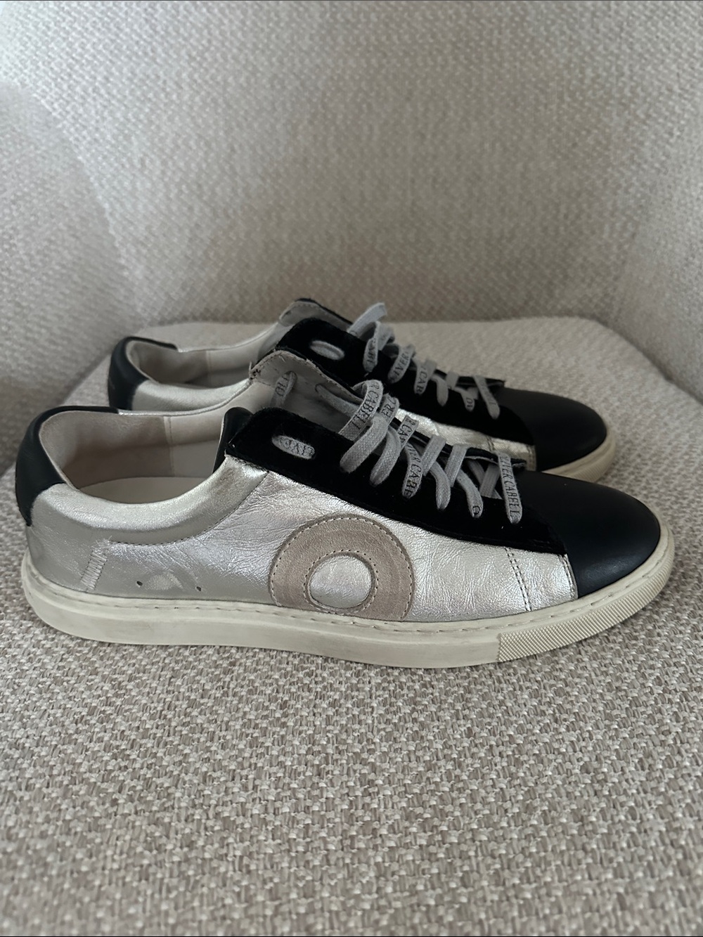 Oliver Cabell Silver and Black Low-Top Sneakers